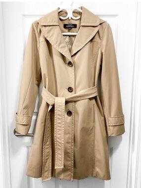 Ellen Tracy Classic Beige Trench Coat with Hood and Belt